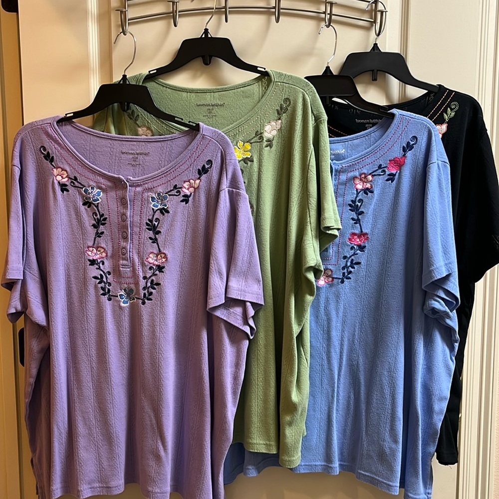 Set of 4 “Woman Within” Blouses Size (2X) 26/28
New Blue~Lilac~Black & Green